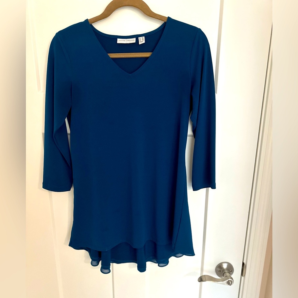 Susan Graver hi-low top  size XS